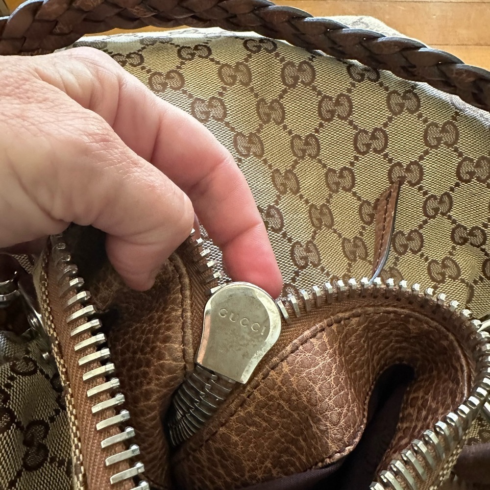 Gucci Tan and Brown Monogram large Shoulder Bag - Picture 14 of 15
